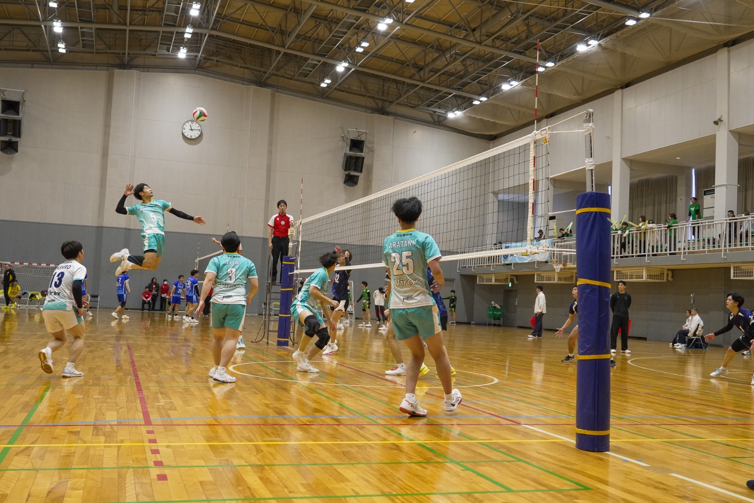 熊本ヴィレックスの試合で会場が沸く様子
